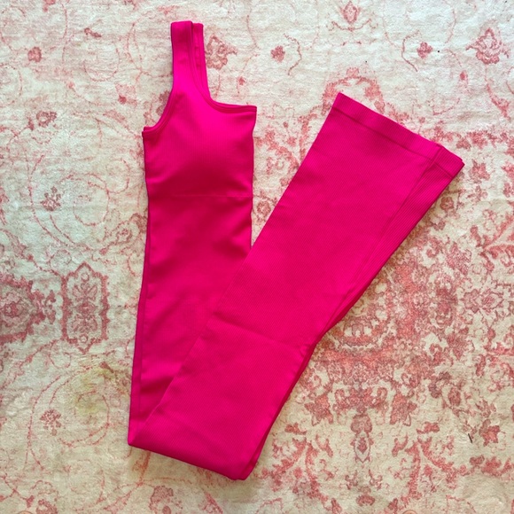 OQQ NWT Hot Pink Ribbed High Compression Scoop Neck Flair Wide Leg Jumpsuit - Picture 3 of 3
